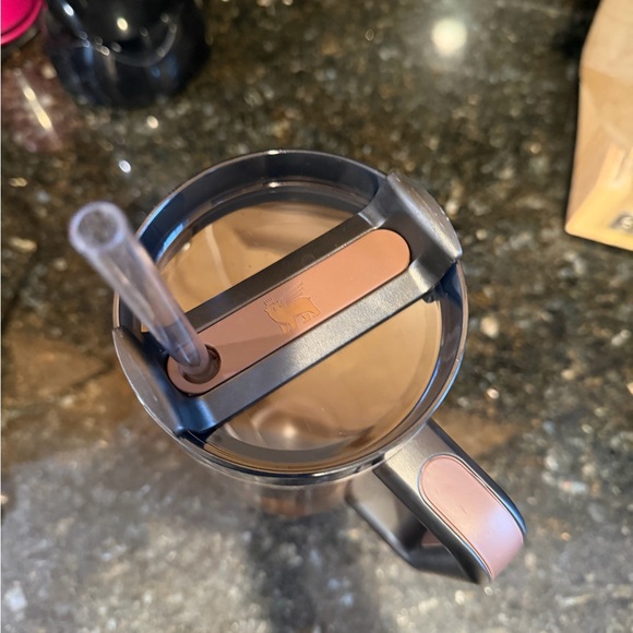 Stanley Copper Travel Mug with Handle - Picture 3 of 5